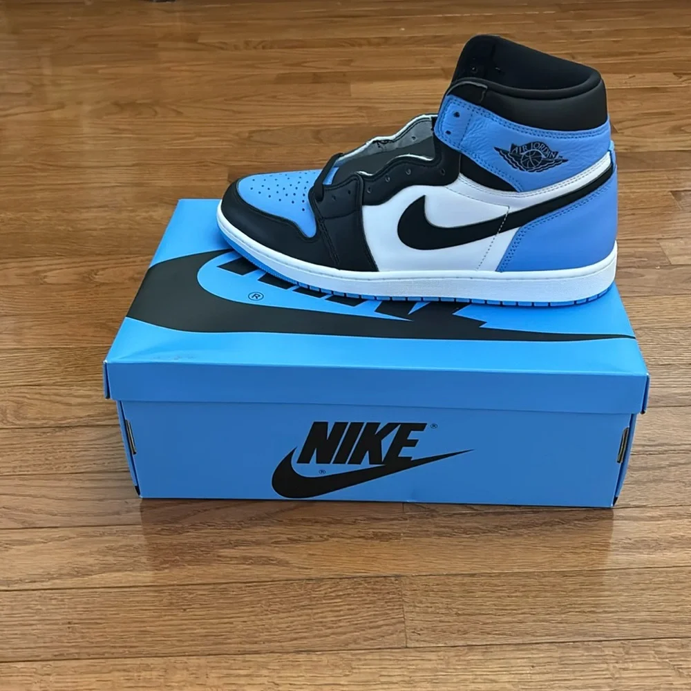 Jordan 1 UNC Sz 13 - Picture 1 of 4